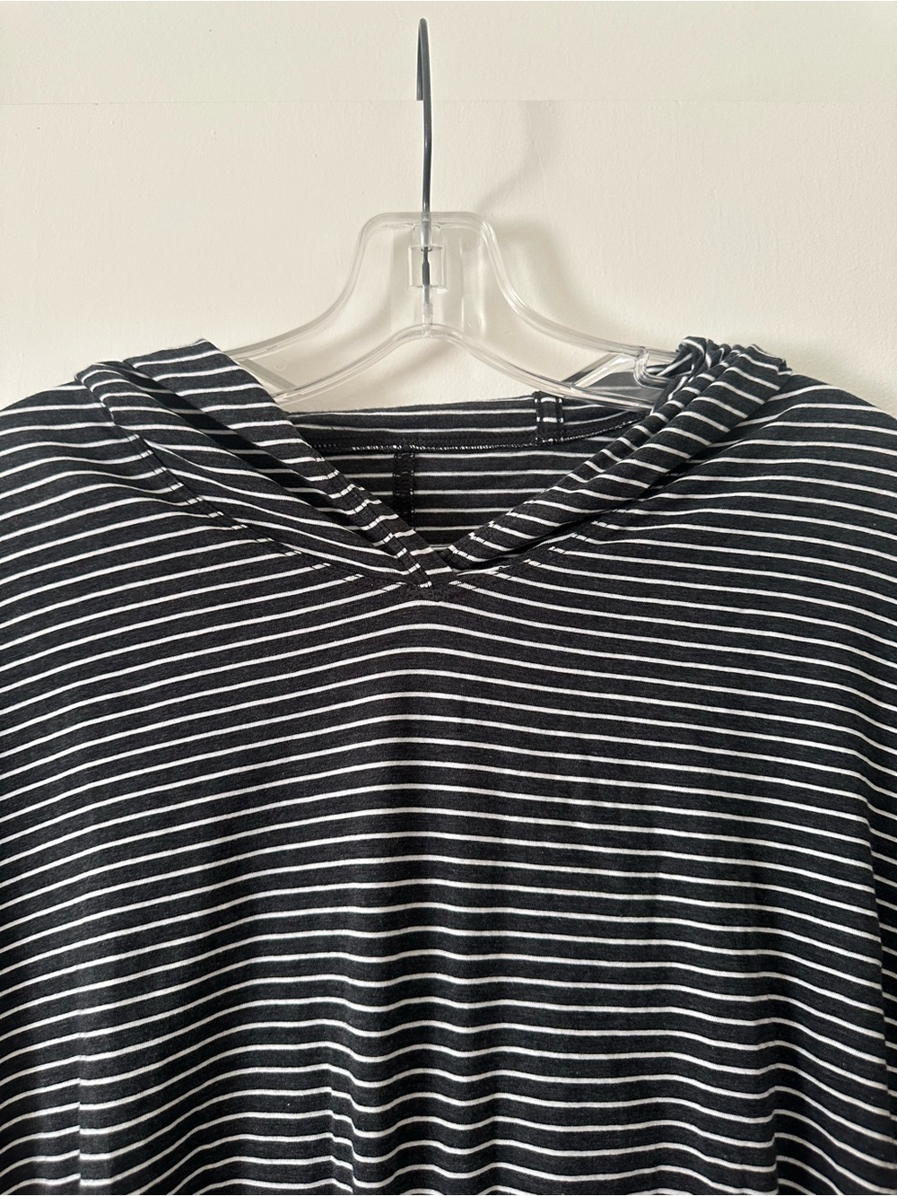 Lululemon Knot Gonna Fly Tee Hood
Modern Stripe Heathered Black White Size 6 - Picture 5 of 7